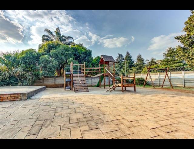 3 BEDROOM HOUSE FOR SALE IN VAN RIEBEECK PARK